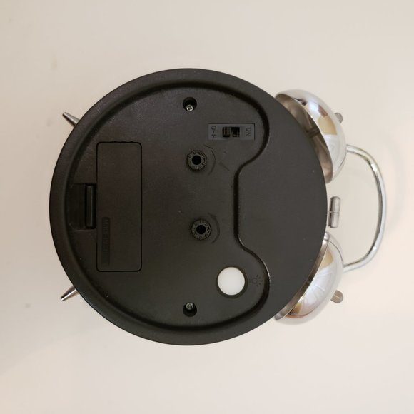 Vintage Old School Alarm Clock - Picture 2 of 3